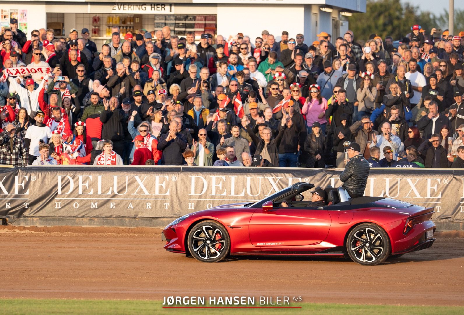 Fart, VM-trofæ og MG Cyberster - Jørgen Hansen Biler